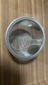 コーヒー粉をふるいにかけるため
