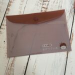 セリア PVCミニブリーフケース レトロ学校 レトロなデザインが可愛い
