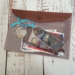 セリア PVCミニブリーフケース レトロ学校 レトロなデザインが可愛い