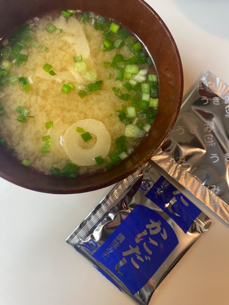 おすし屋さんのみそ汁 ダイソー 本格的な、かに出汁の味噌汁。