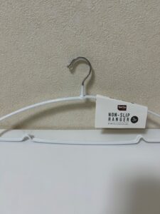 薄手のジャケットをかけるのに便利