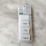 はさめるラベルプレート Can Do（キャンドゥ） 布製バスケットや厚紙ボックスなど、シールが貼りにくい素材にぴったりなラベリングアイテム。