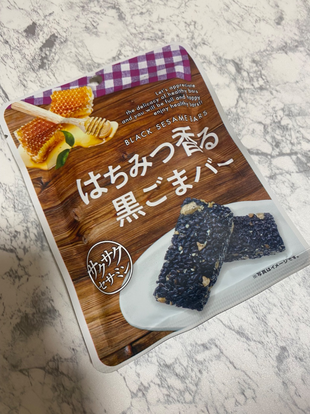 はちみつ香る黒ごまバー ダイソー 黒ごまをしっかりと感じられる!