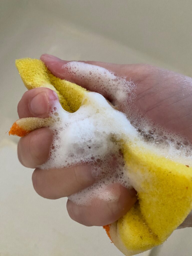 まるごと抗菌キッチンスポンジ（ソフト、２個） ダイソー レビュー 2枚目