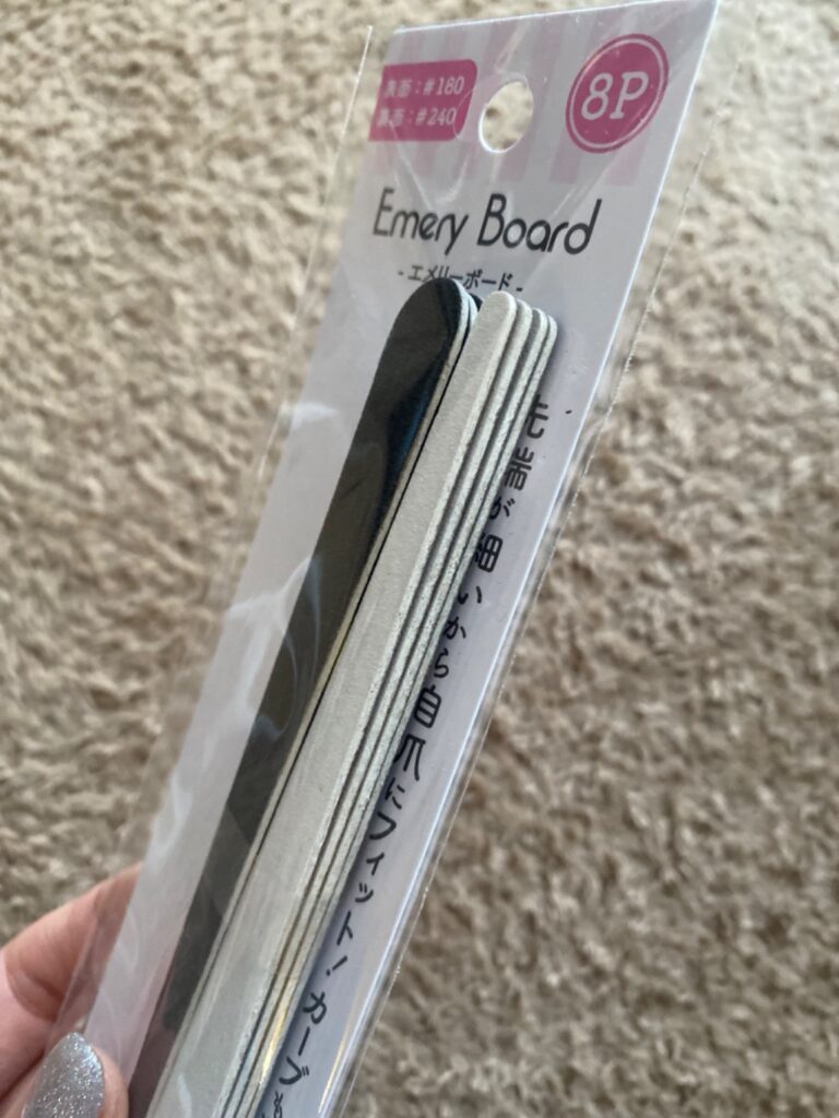 エメリーボード セリア 爪の長さや形を整えるのに使用。