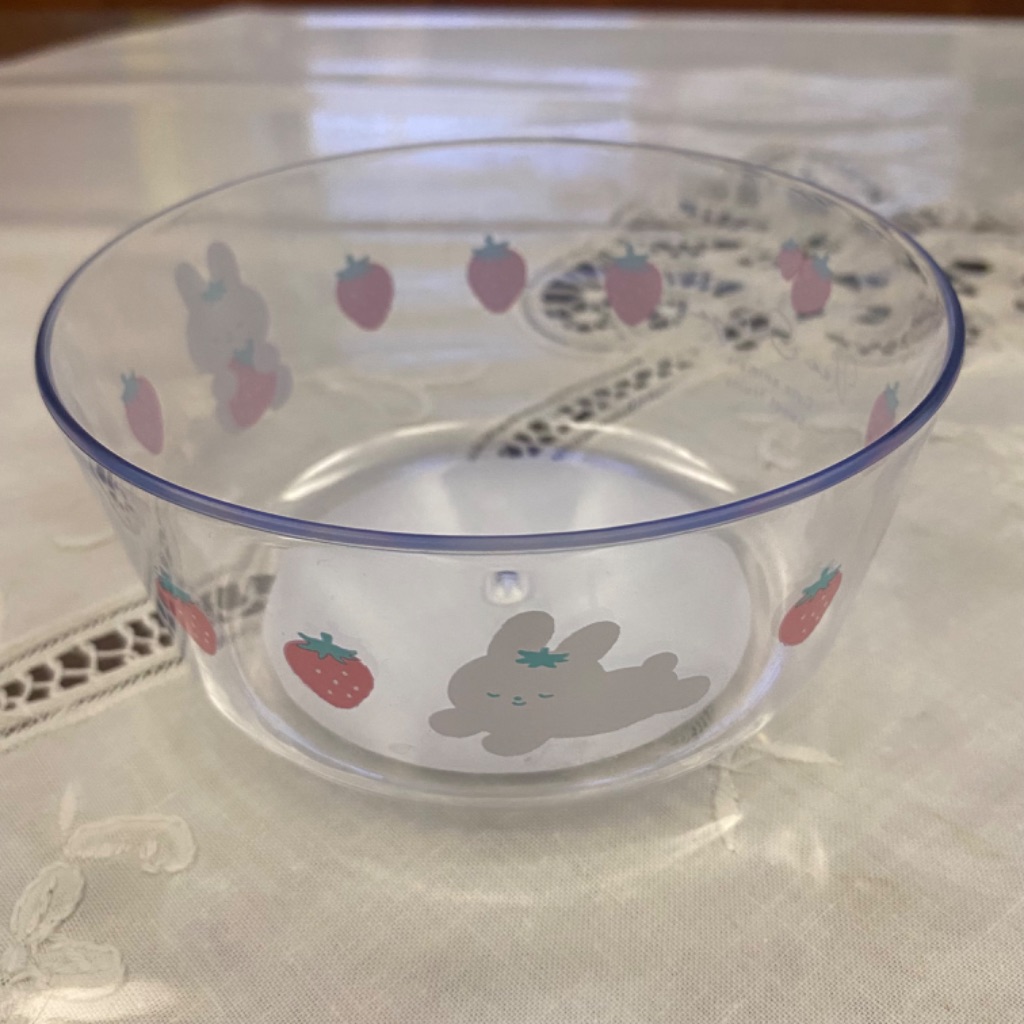 クリアボウル いちご セリア ちょっとした惣菜やおかずの入れ物として購入