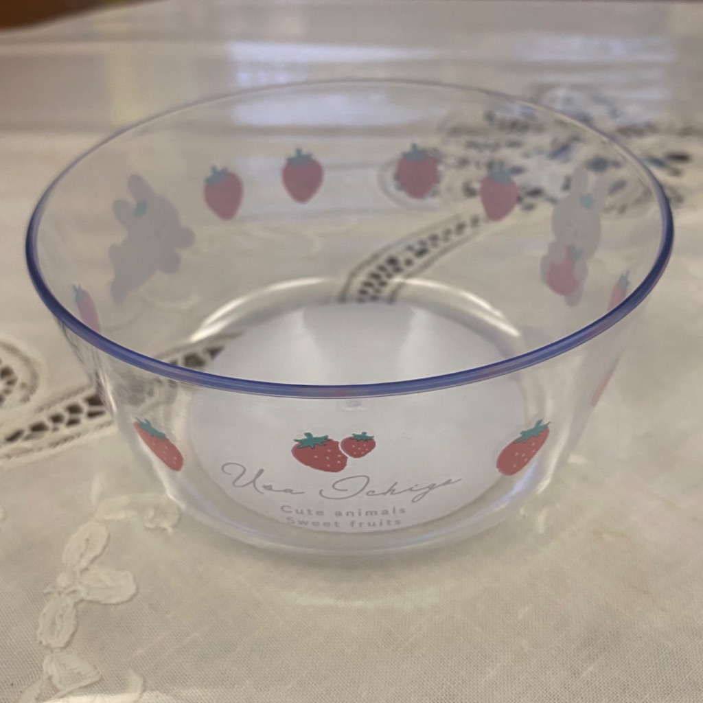 クリアボウル いちご セリア ちょっとした惣菜やおかずの入れ物として購入