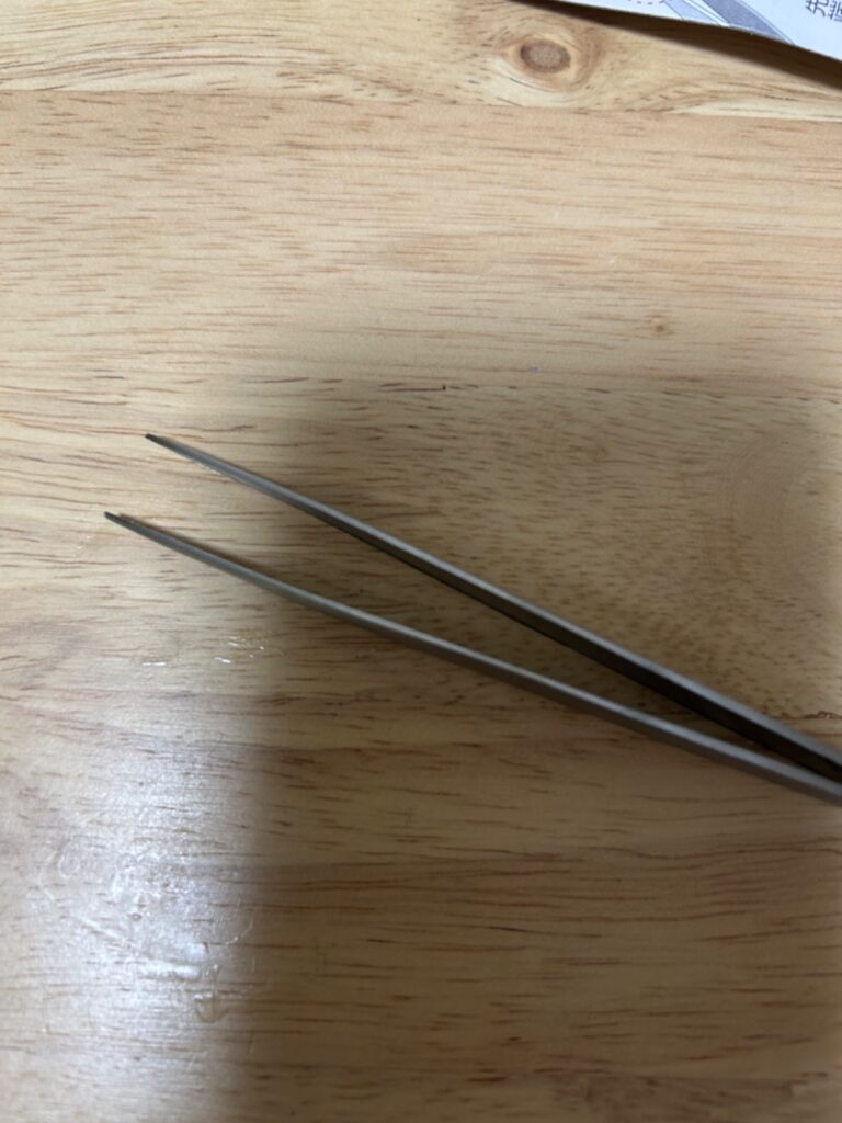 ステンレスピンセット ダイソー 眉毛をぬくのにも！