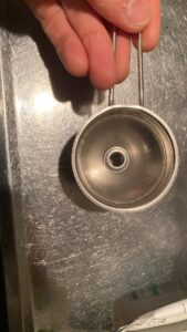 コーヒー粉を瓶に移すために使用