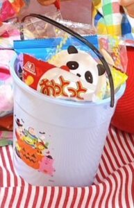 ハロウィンのお菓子入れに