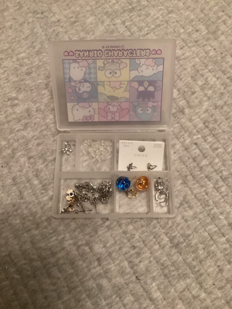 ピルケース ダイソー ピアス収納のため購入。