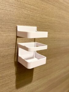 マグネットタイプ傘立て ダイソー 玄関ドアに取り付けて使用することができる！