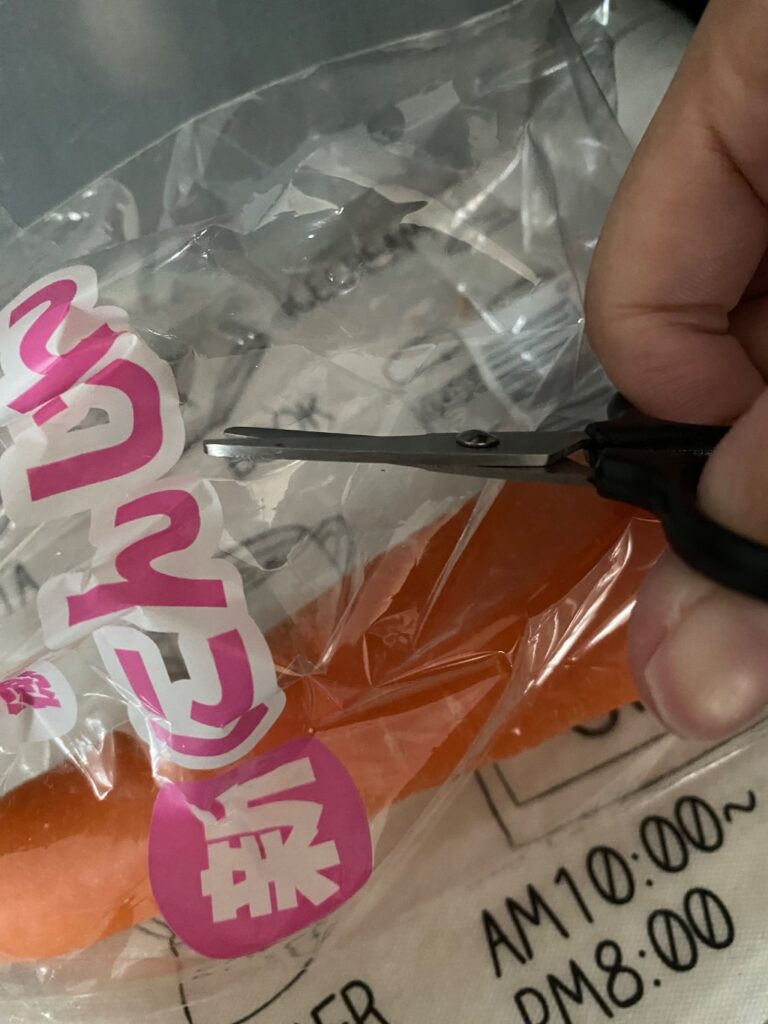 マグネット付はさみ（ＭＥＯＷ） ダイソー レビュー 2枚目