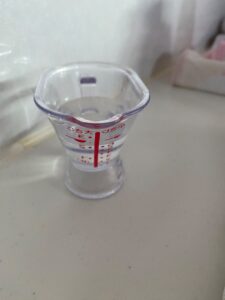ミニ計量カップ ダイソー スプーンよりもたくさん入るので購入