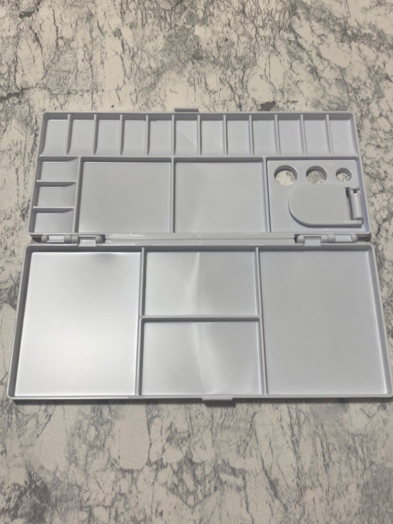 二面パレット ダイソー 絵の具用パレットが100均で買える