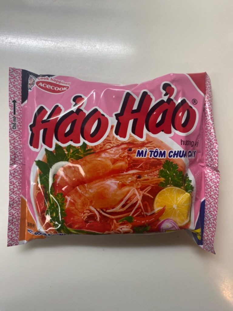 即席ハオハオトムチュアカイ ダイソー ベトナム系。スープは美味しい。