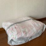 毛布・タオルケット収納袋 ダイソー 厚手でも四つ折りで2枚は入る！
