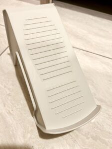 角度が調整できるシューズラック ダイソー 靴を上下に重ねて収納することができる