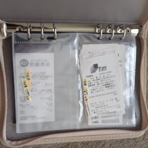 経費管理をするため、レシートや領収書を管…