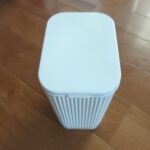 ロールゴミ袋用ゴミ箱（角型） ダイソー 自宅トイレの汚物入れとして購入しました。専用のロール状になったゴミ袋をセットすることで、毎回ゴミ袋をセットする煩わしい時間を少なくしてくれるのでおすすめです！