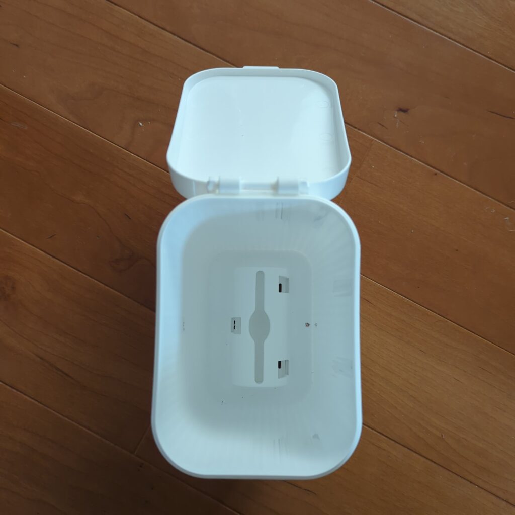 ロールゴミ袋用ゴミ箱（角型） ダイソー レビュー 3枚目