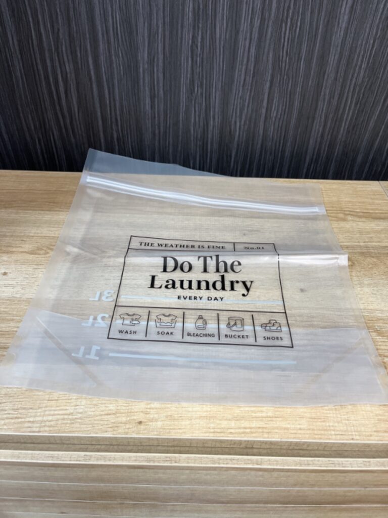 つけ置き洗いジッパーバッグ ダイソー 靴の丸洗いに便利！