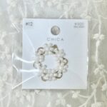 フラワービーズリング アイボリー 3COINS（スリコ） 夏に付けたいビーズリング