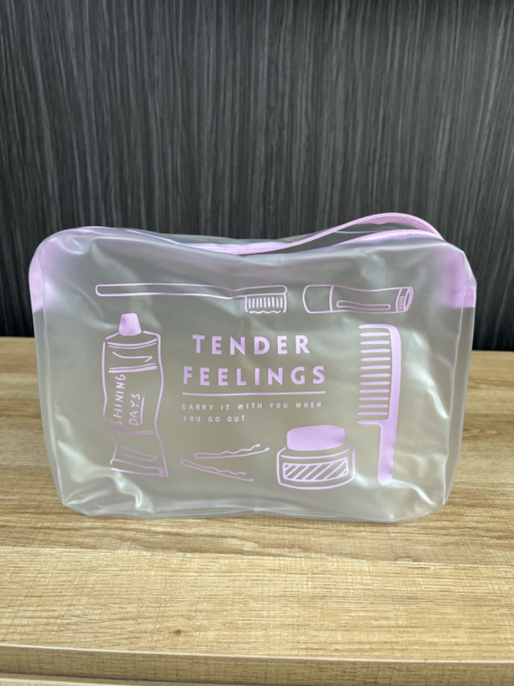 フロストトラベルポーチ ダイソー 旅行の際のこぼれやすい液体の収納に!