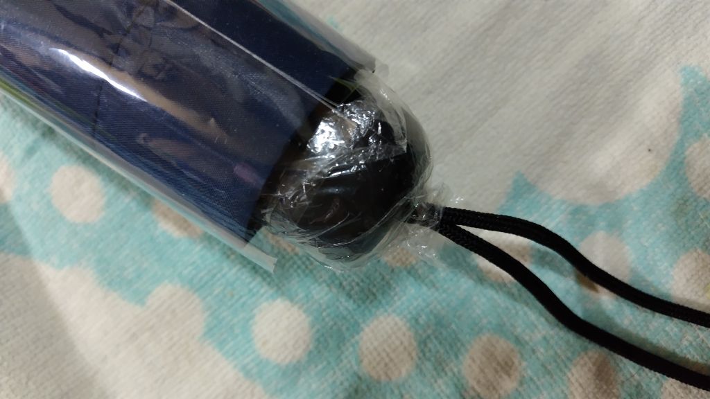 折りたたみ傘 紺色 550円 ワッツ 急な雨にも百均で買える折りたたみ傘