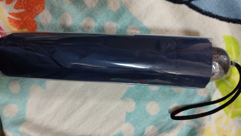 折りたたみ傘 紺色 550円 ワッツ 急な雨にも百均で買える折りたたみ傘