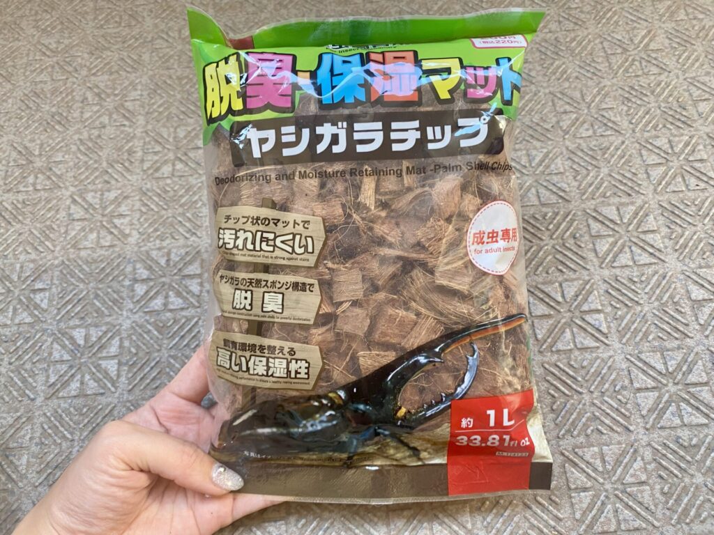 100均　ダイソー　カブトムシ用ヤシガラチップ　マット