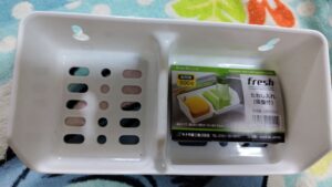 普通サイズのスポンジもしくはたわしが二個…