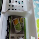 たわし入れ 吸盤付き ワッツ 110円 ワッツ 普通サイズのスポンジもしくはたわしが二個入る