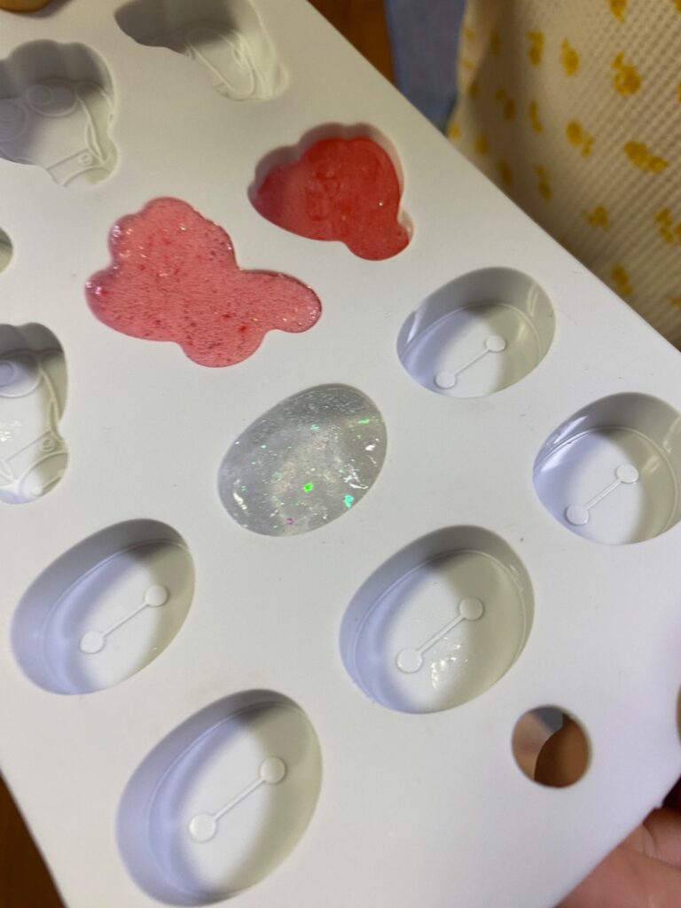 ふしぎな実験キット キラキラてづくり石けん ダイソー 家にあるもので簡単に好きな型の石けんが作れる