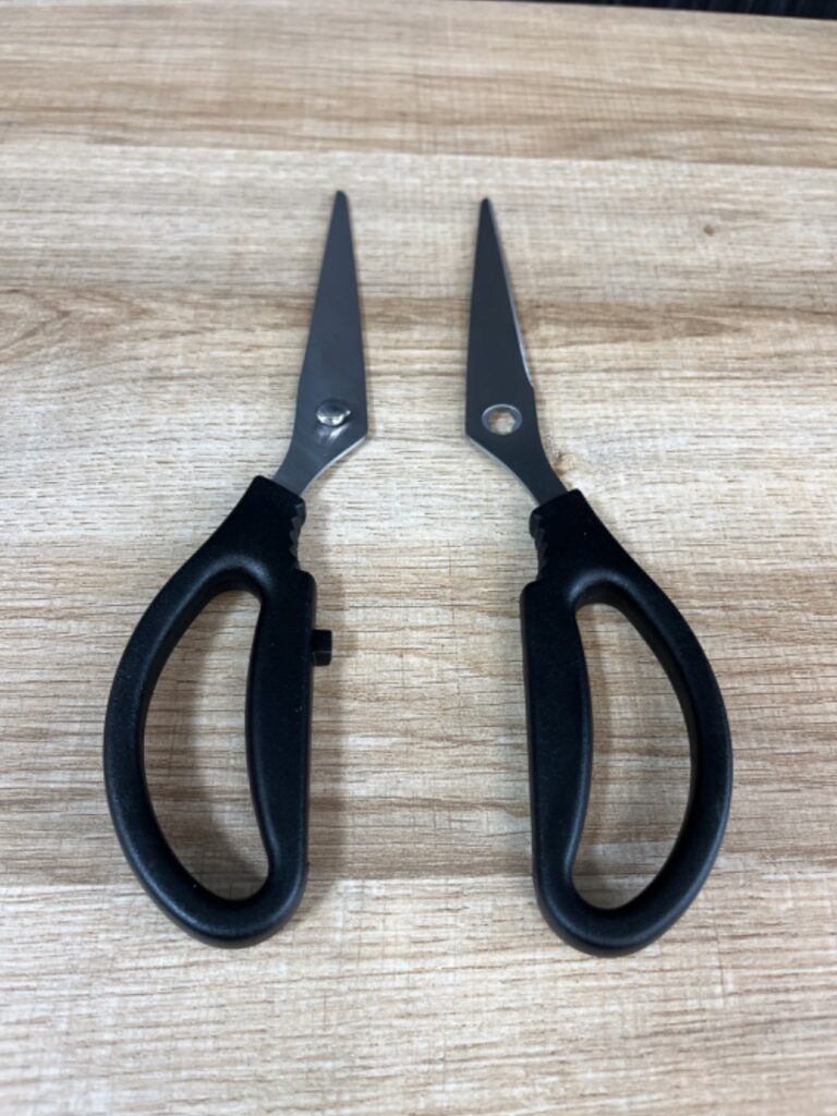 キッチンバサミ ダイソー 分解できて衛生的に！切れ味良く肉も切れます！