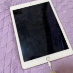 ケーブルクリップ Can Do（キャンドゥ） 充電ケーブルを使用していないときに邪魔にならないように磁石でくっつけられます。