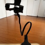スマホスタンド（フレキシブルアーム） ダイソー PC作業を見ながら、PCデスクに設置できるスマホスタンドを購入