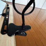 スマホスタンド（フレキシブルアーム） ダイソー PC作業を見ながら、PCデスクに設置できるスマホスタンドを購入