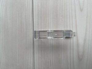 我が家では靴箱の扉につけて靴ベラをかけて…