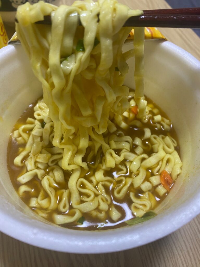 ビッグ大盛りカレーうどん ダイソー とろとろのカレースープが美味しくて完飲