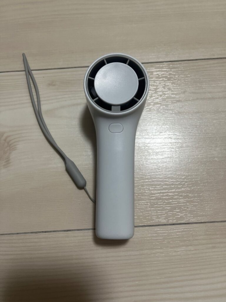 ポータブルミニターボ高速ファン 3COINS（スリコ） めちゃくちゃ涼しいです！