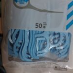 幅広タイプの糸つきようじ 50本入り ダイソー ダイソー 50本糸ようじ入って110円