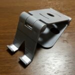 折りたたみ式スマホスタンド ダイソー 安定してスマホを立てられるスマホスタンドを購入