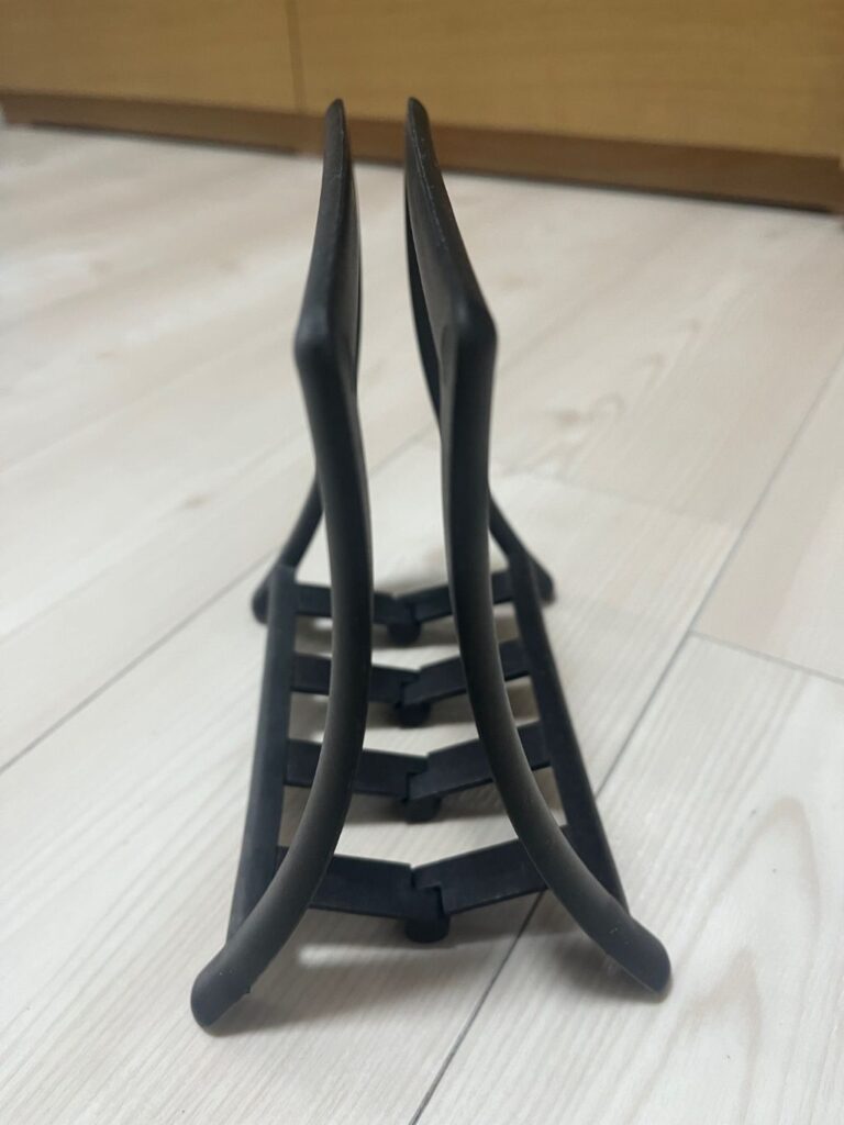 書類ホルダー セリア 我が家はタブレットがいくつかあるので、ここにまとめて立てかけてます。