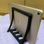 書類ホルダー セリア 我が家はタブレットがいくつかあるので、ここにまとめて立てかけてます。