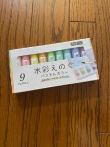 普段とは違う色の絵の具に大喜び