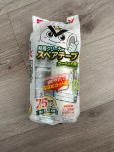ソファーにコロコロ
