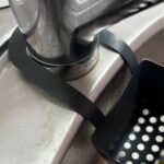 蛇口に掛けるスポンジポケット ダイソー 食器用スポンジを置くスポンジ置きが欲しくて購入
