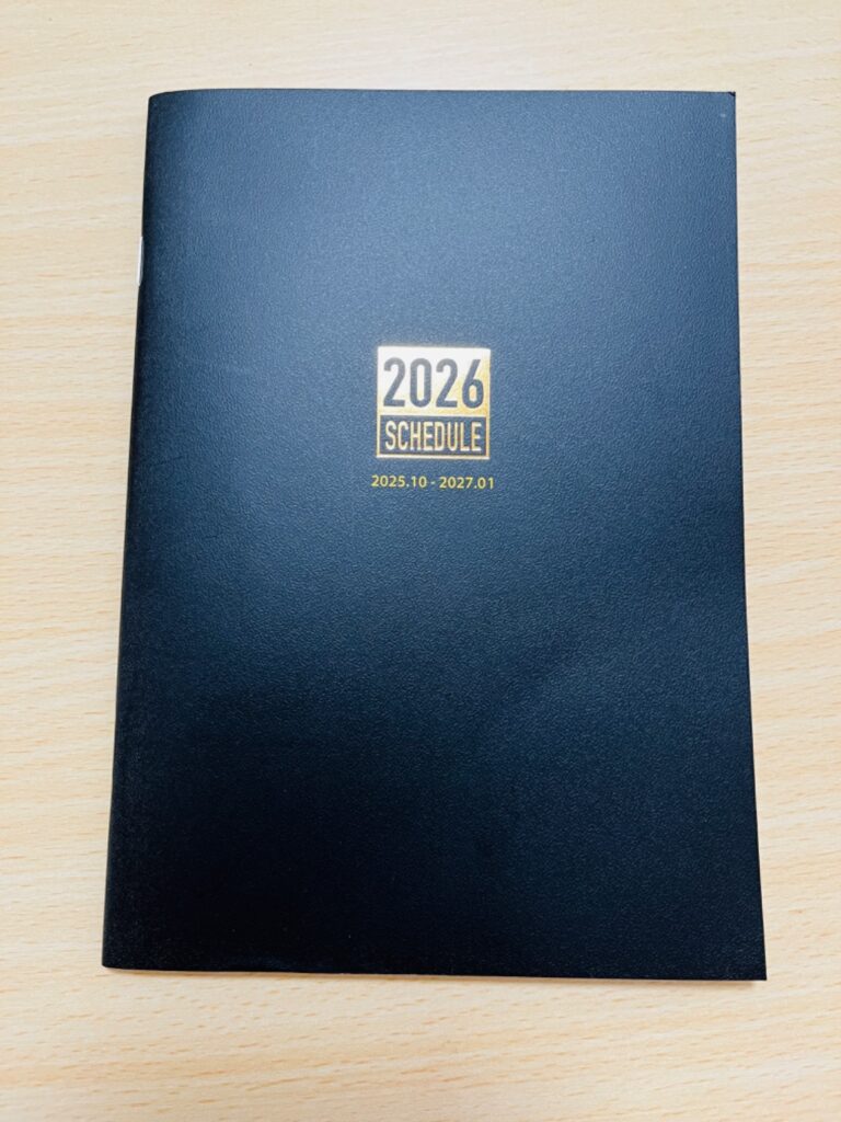 2026年スケジュール帳（A5・月間ブロックタイプ） ダイソー たっぷり15ヶ月使える！シンプル×軽量のマンスリーダイアリー