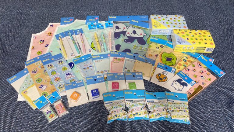 【2025年最新】ダイソーたまごっちコラボ商品まとめ買い！在庫情報・売り場・シール・ワッペンもご紹介！